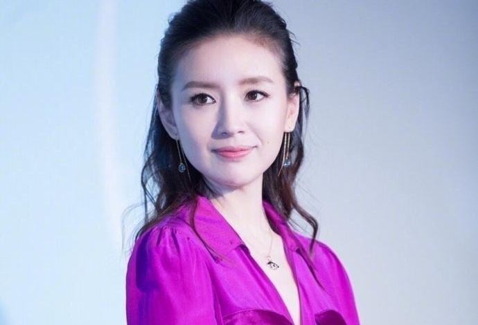 Dong Khiet bi to cam can con trai gap ong noi dau om hinh anh