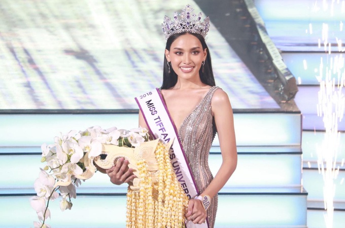 Hoa hau chuyen gioi Thai Lan Esmon Kanwara anh 1