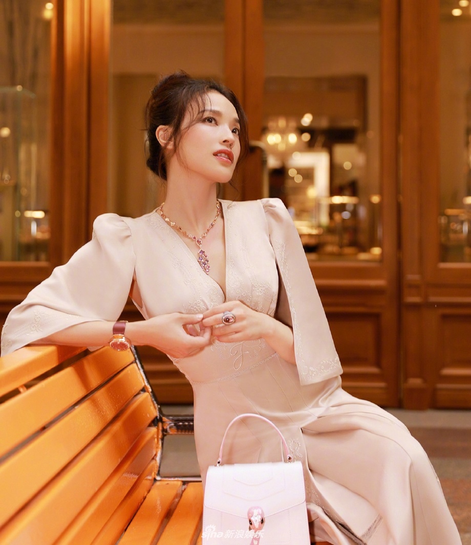 Thu Ky tuoi 42 anh 2