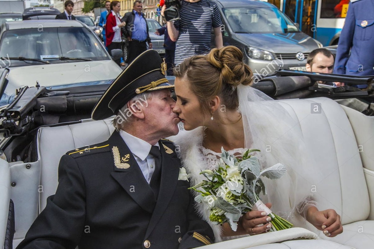 Dien vien Ivan Krasko ly hon vo tre anh 3