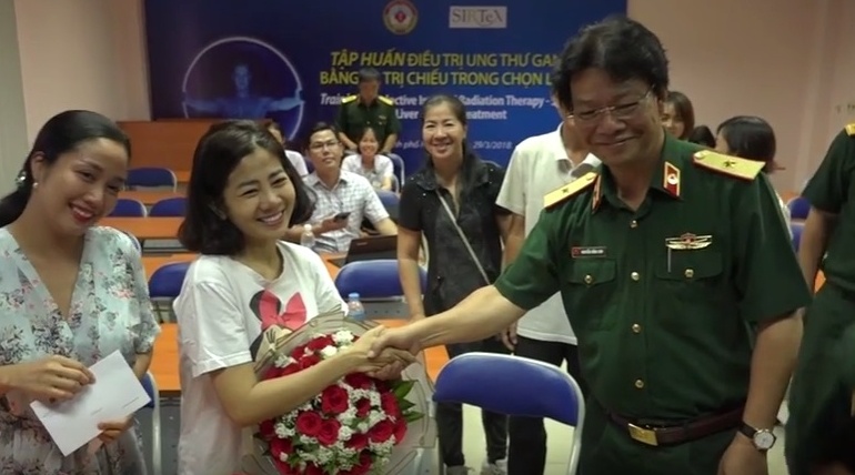 Mai Phuong xuat vien anh 2