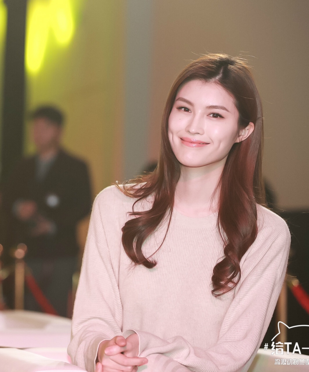 Nguoi mau Sui He loi trang diem anh 5