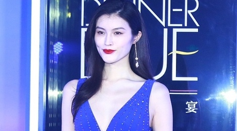 Sieu mau Trung Quoc Sui He gia va kem sac vi loi trang diem hinh anh