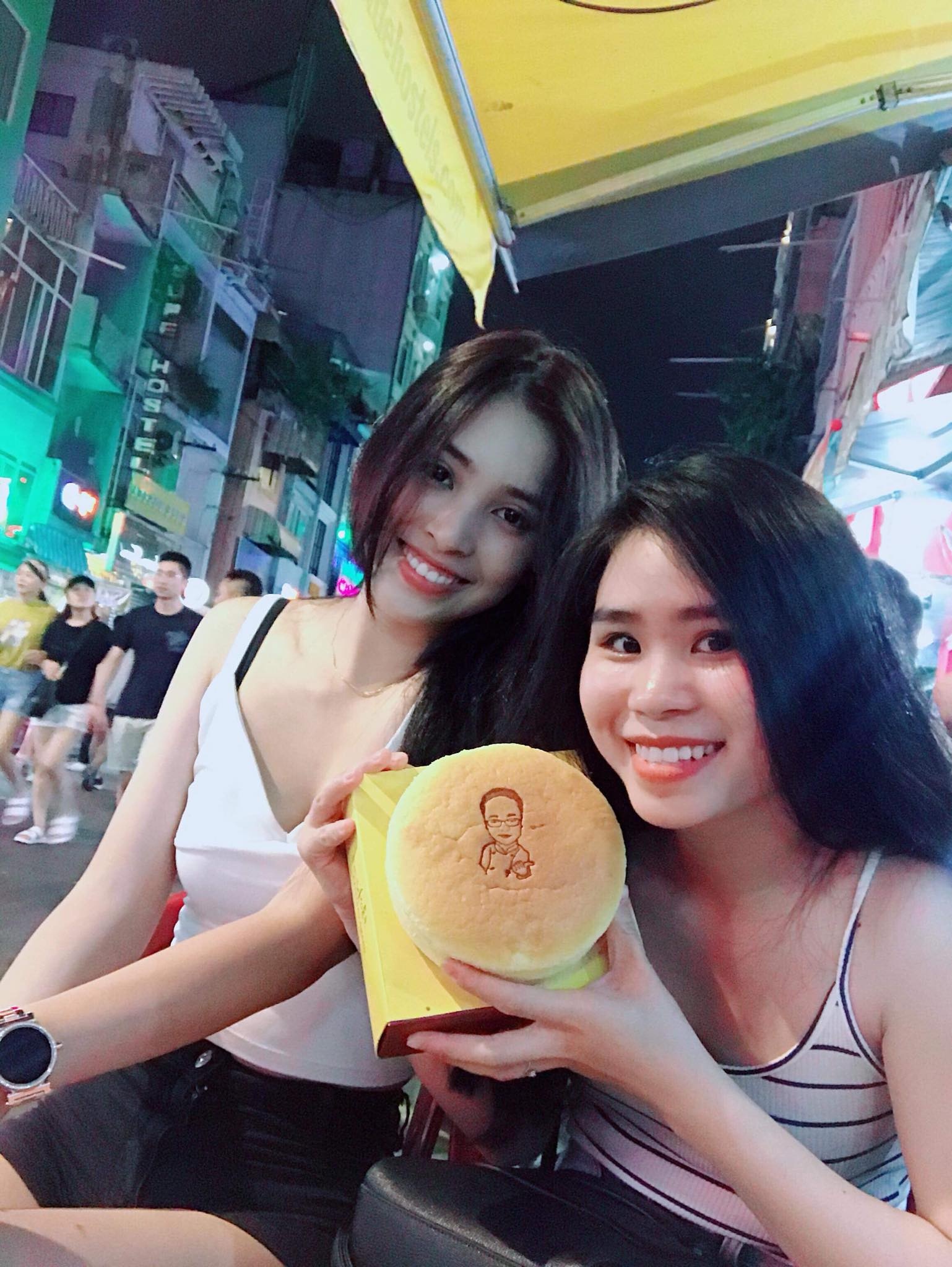 Tran Tieu Vy dang quang Hoa hau Viet Nam anh 10