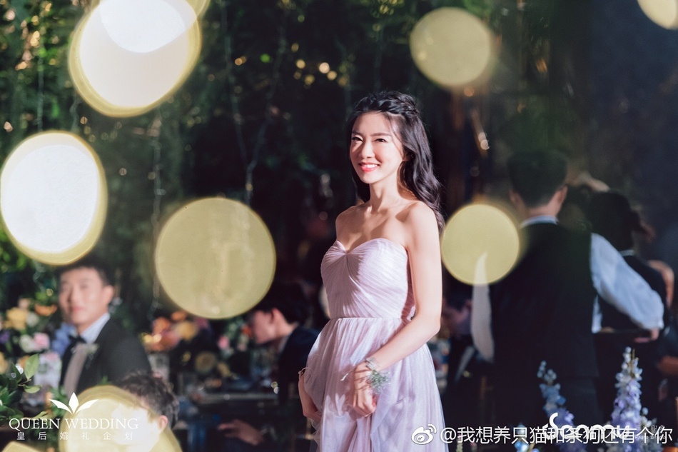 Trieu Vy dep noi bat khi du cuoi anh 6