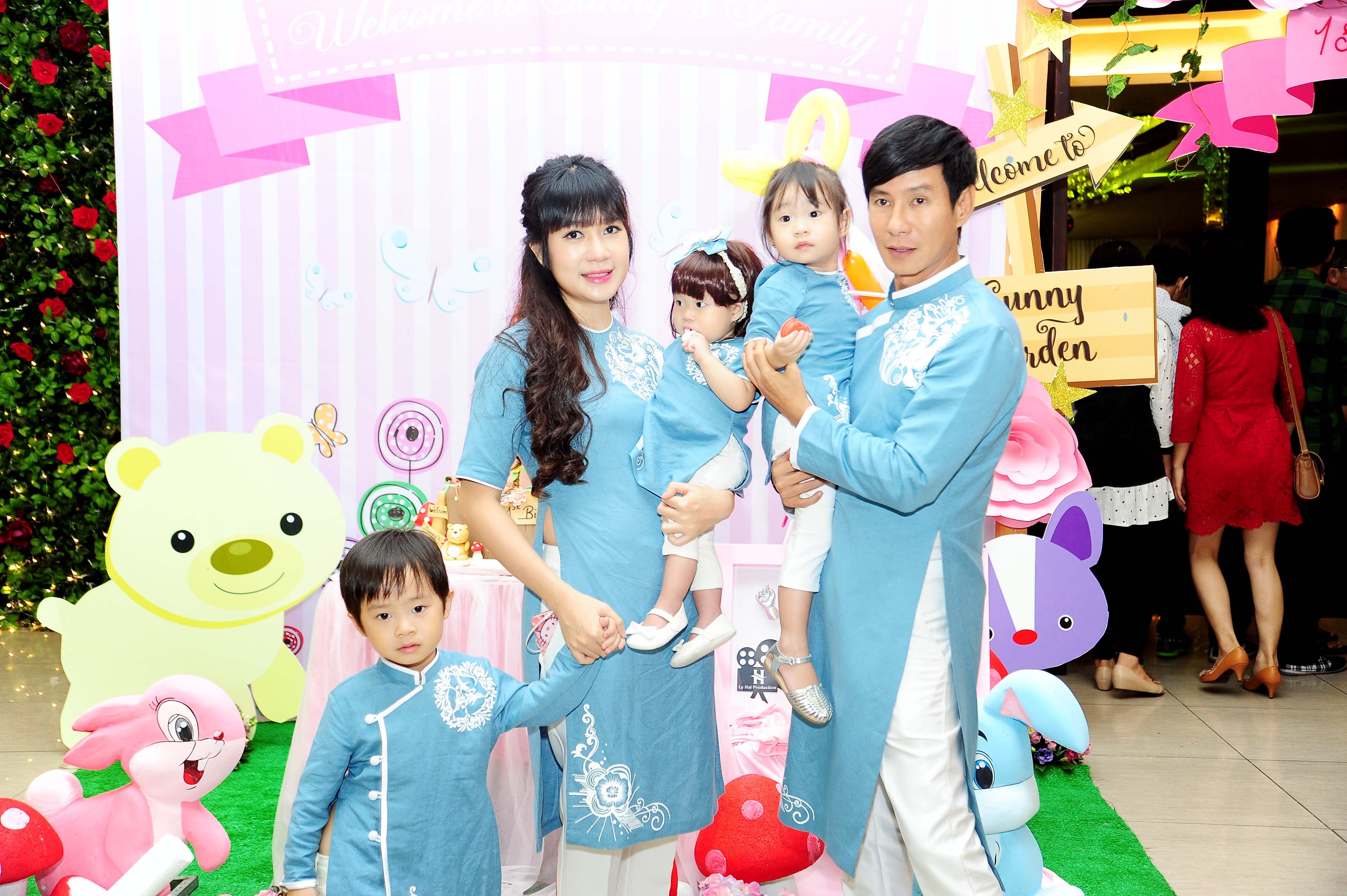 Sao Viet cuoi vo tre kem nhieu tuoi anh 14