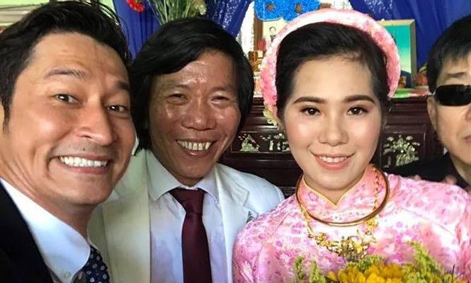 Nhung nghe si Viet hanh phuc khi cuoi vo kem hang chuc tuoi hinh anh