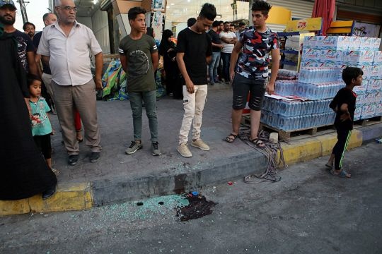 Clip nguoi dep Iraq bi ban chet tu trong xe hoi hinh anh