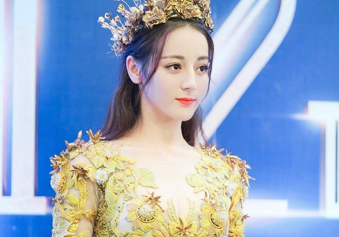 Dich Le Nhiet Ba hoa Nu than Kim Ung: Dep long lay va con mua loi che hinh anh