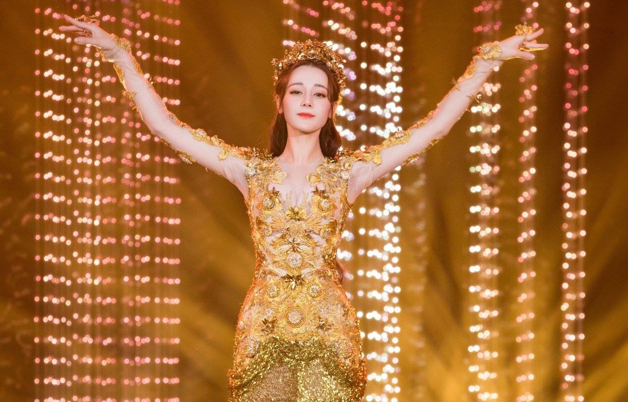 Clip Dich Le Nhiet Ba mua khi hoa than Nu than Kim Ung hinh anh