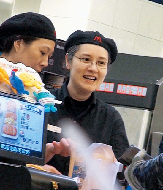 Trinh Diem Le kiem song o Viet Nam anh 4