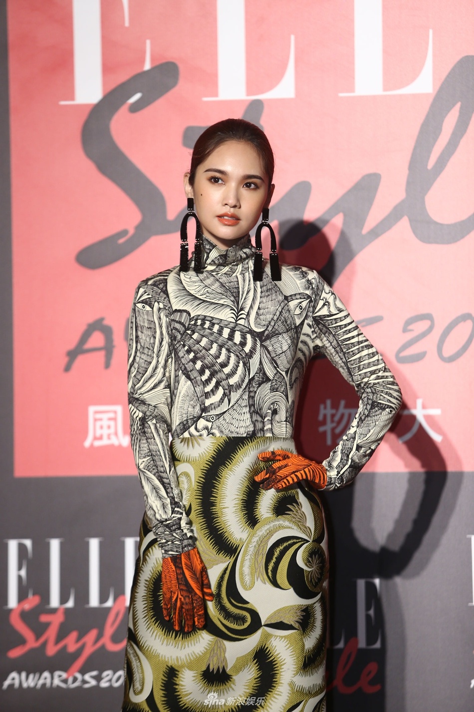 Tu Hy Vien gia nua tren tham do anh 5