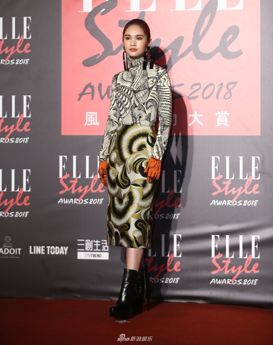 Tu Hy Vien gia nua tren tham do anh 6