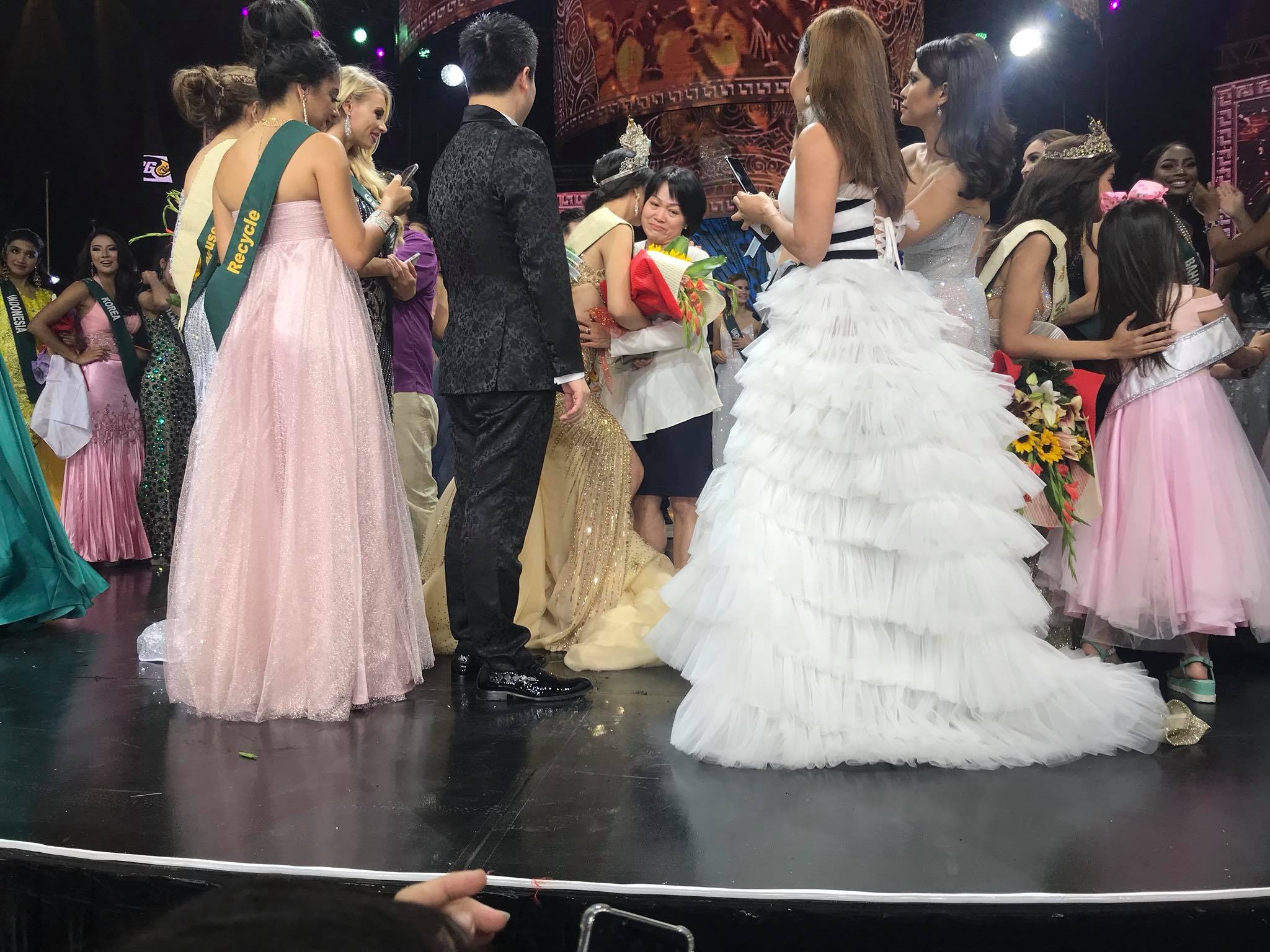 Phuong Khanh dang quang Miss Earth anh 4