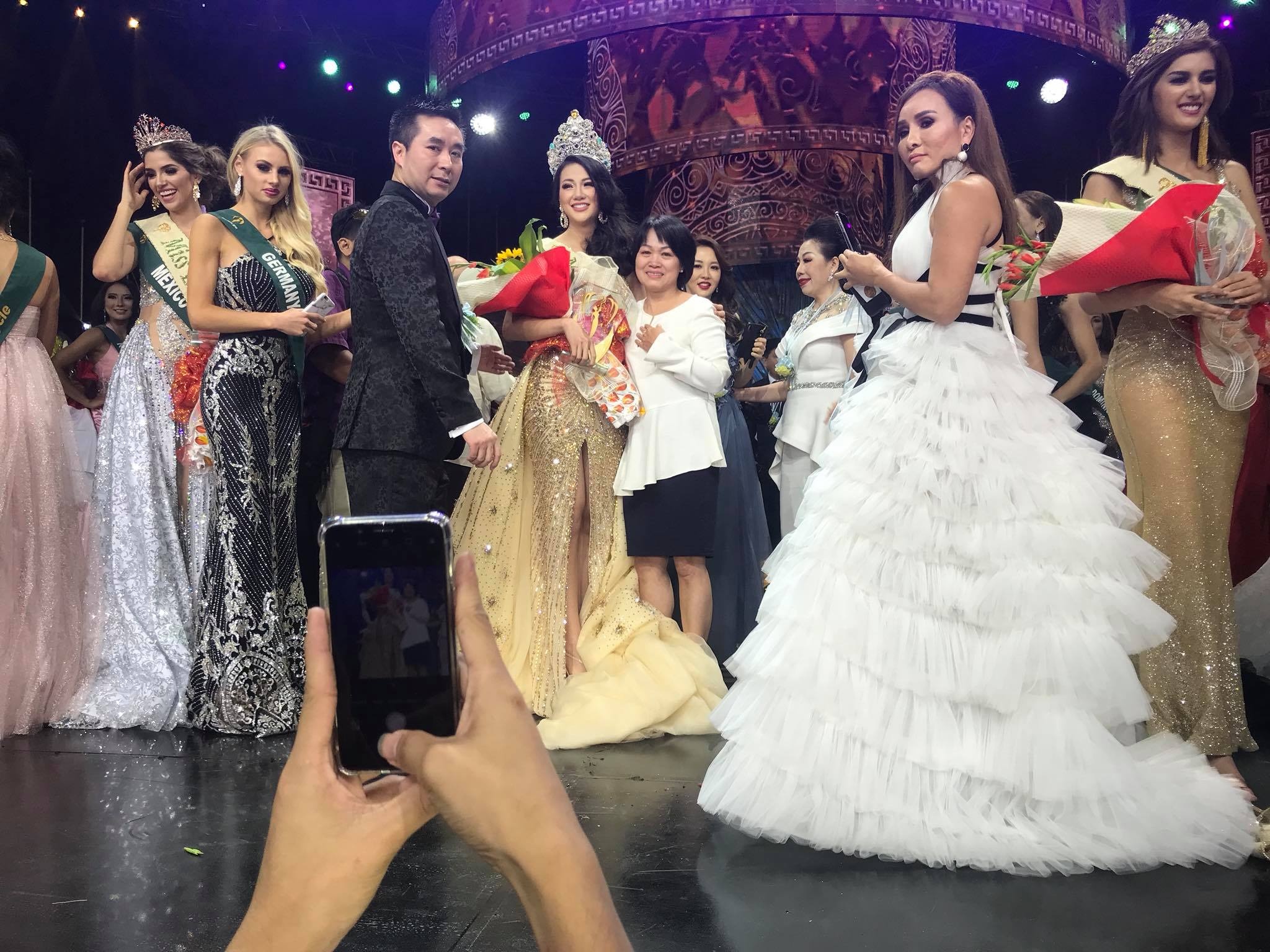 Phuong Khanh dang quang Miss Earth anh 3