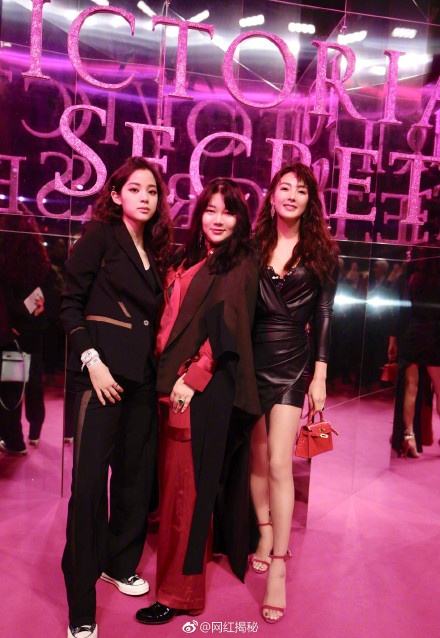 Truong Vu Ky tham hong Victoria's Secret 2018 anh 2