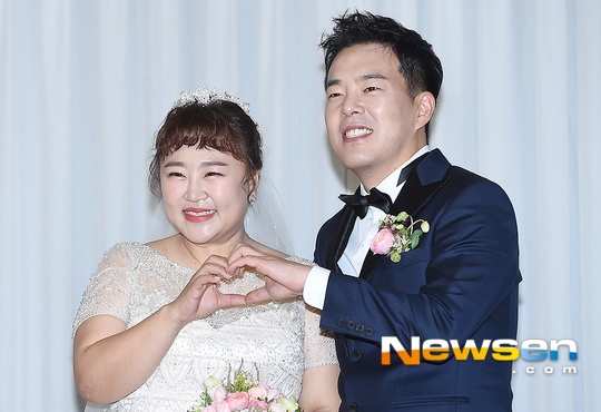 Le cuoi ngot ngao cua 'co beo lang hai Han Quoc' va chong dien trai hinh anh