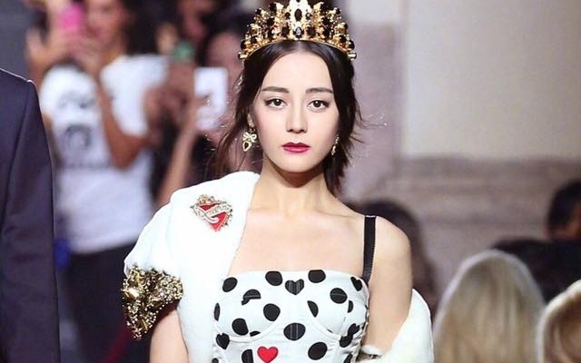 Show Dolce & Gabbana do be vi bi nghe si Trung Quoc tay chay hinh anh