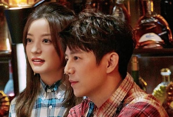 Vo chong Trieu Vy bi bai mien toan bo chuc vu, doi dien kien tung hinh anh