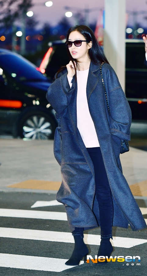 Kim Tae Hee rang ngoi tai san bay toi Ha Noi anh 5