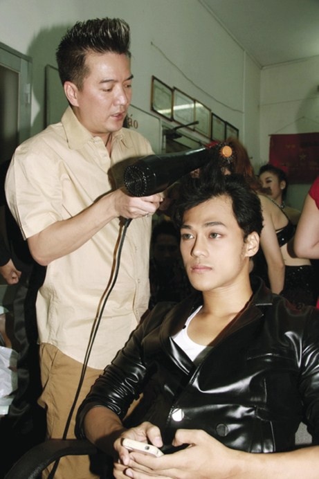 Dam Vinh Hung ngu voi Phan Ngoc Luan anh 3