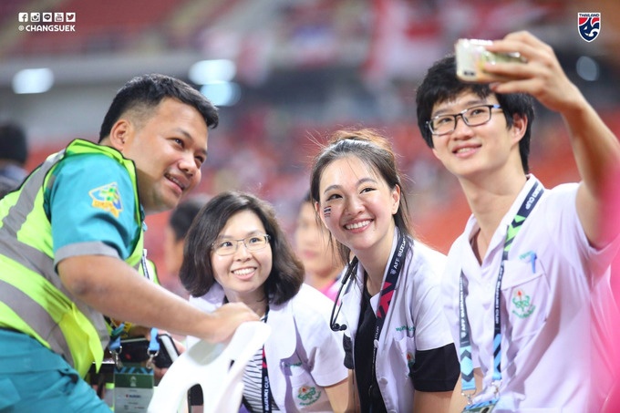 bac si la hoa hau tuyen Thai Lan anh 3