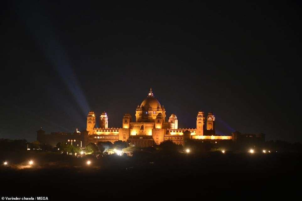 Nick Jonas cuoi Priyanka Chopra anh 1