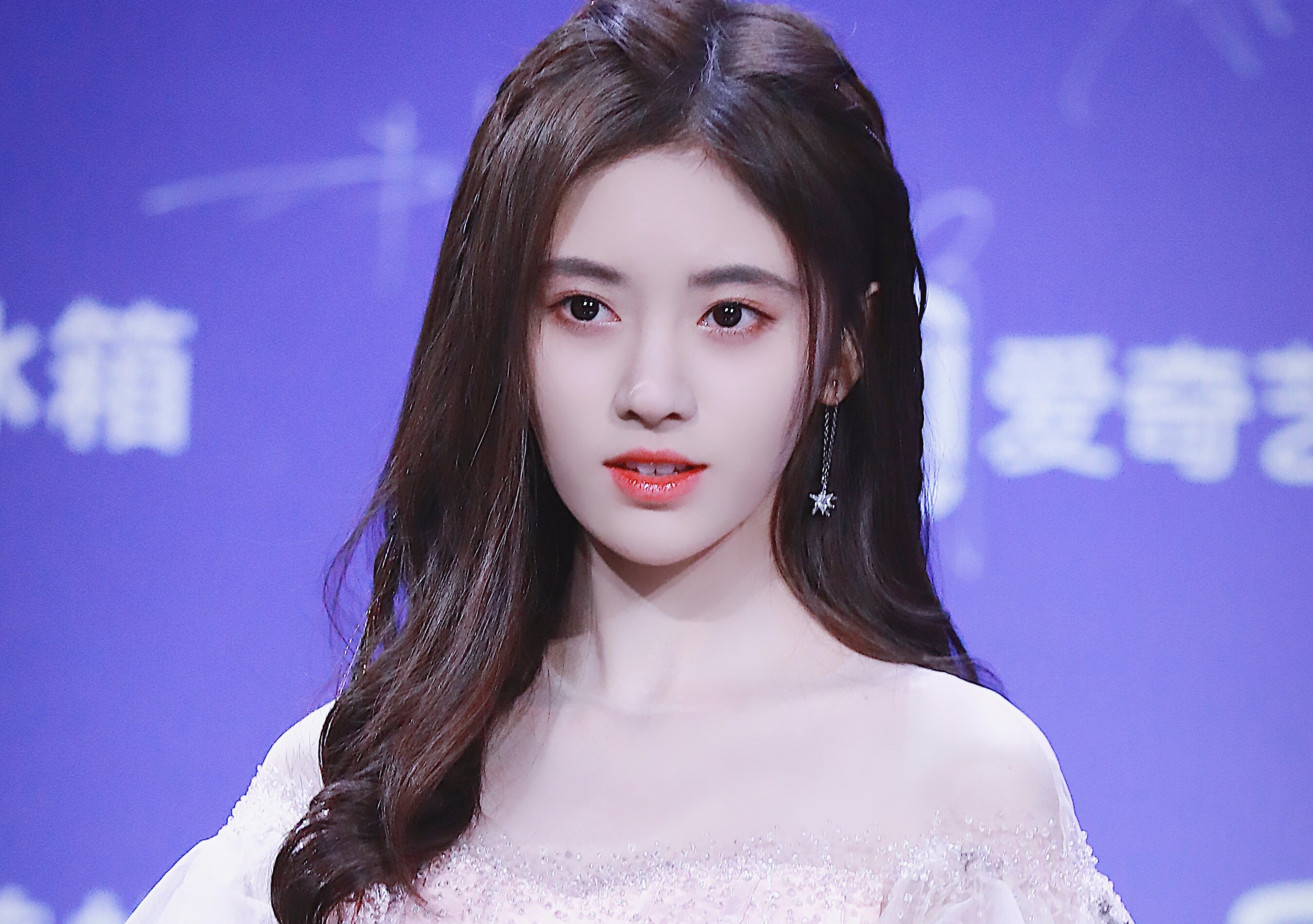 'My nu 4.000 nam cua Trung Quoc' noi bat giua dan sao tren tham do hinh anh