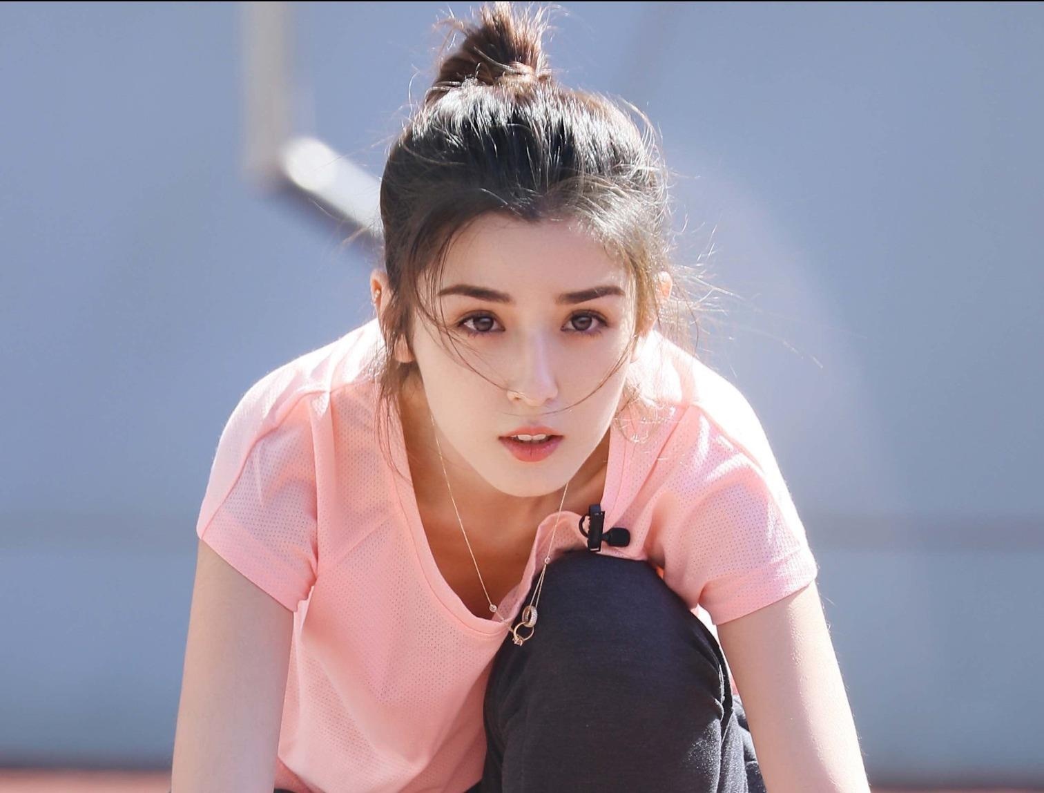 My nhan Tan Cuong noi tieng sau mot dem vi duoc khen qua dep hinh anh