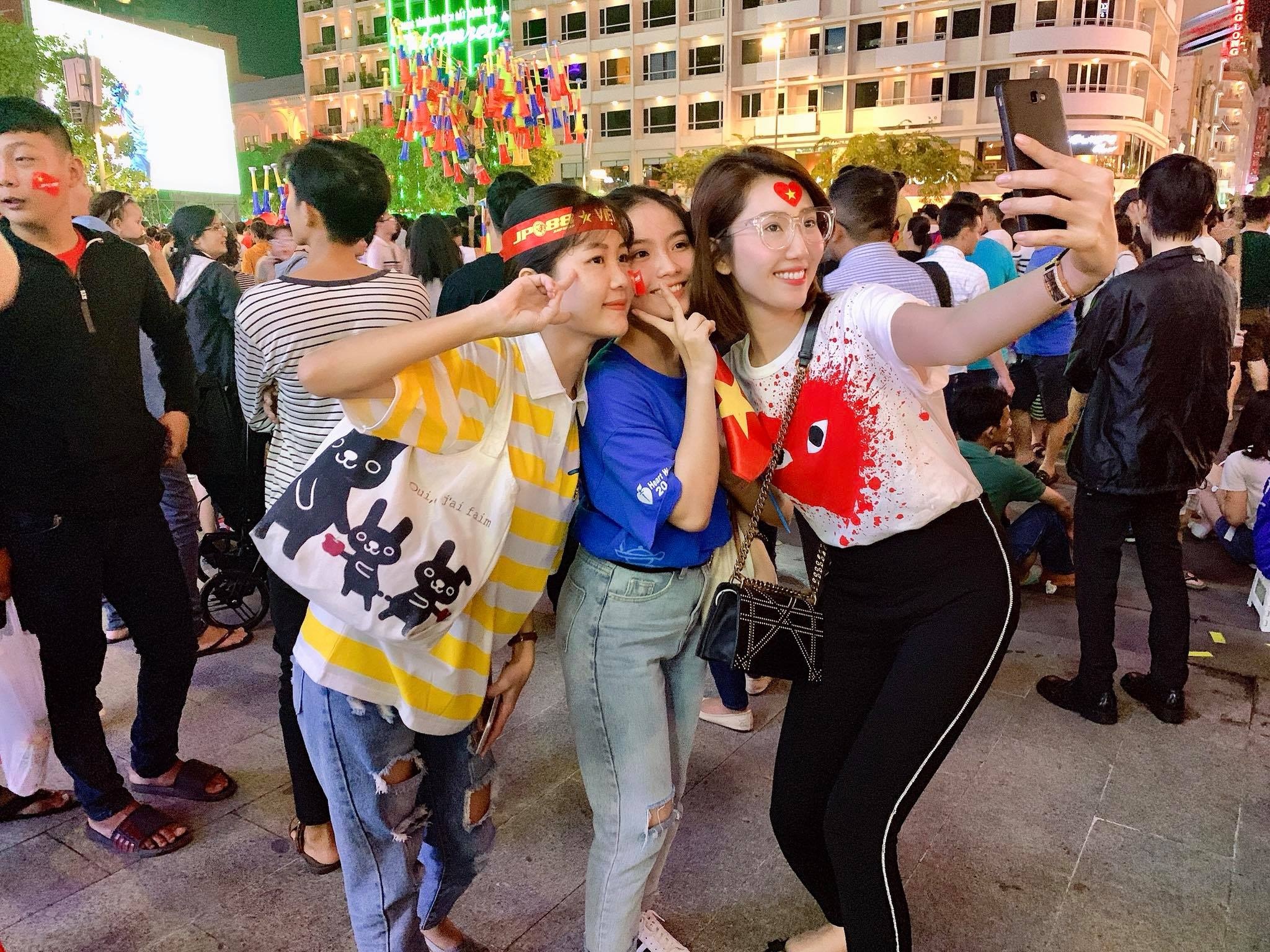 Sao Viet mung doi tuyen chien thang anh 3