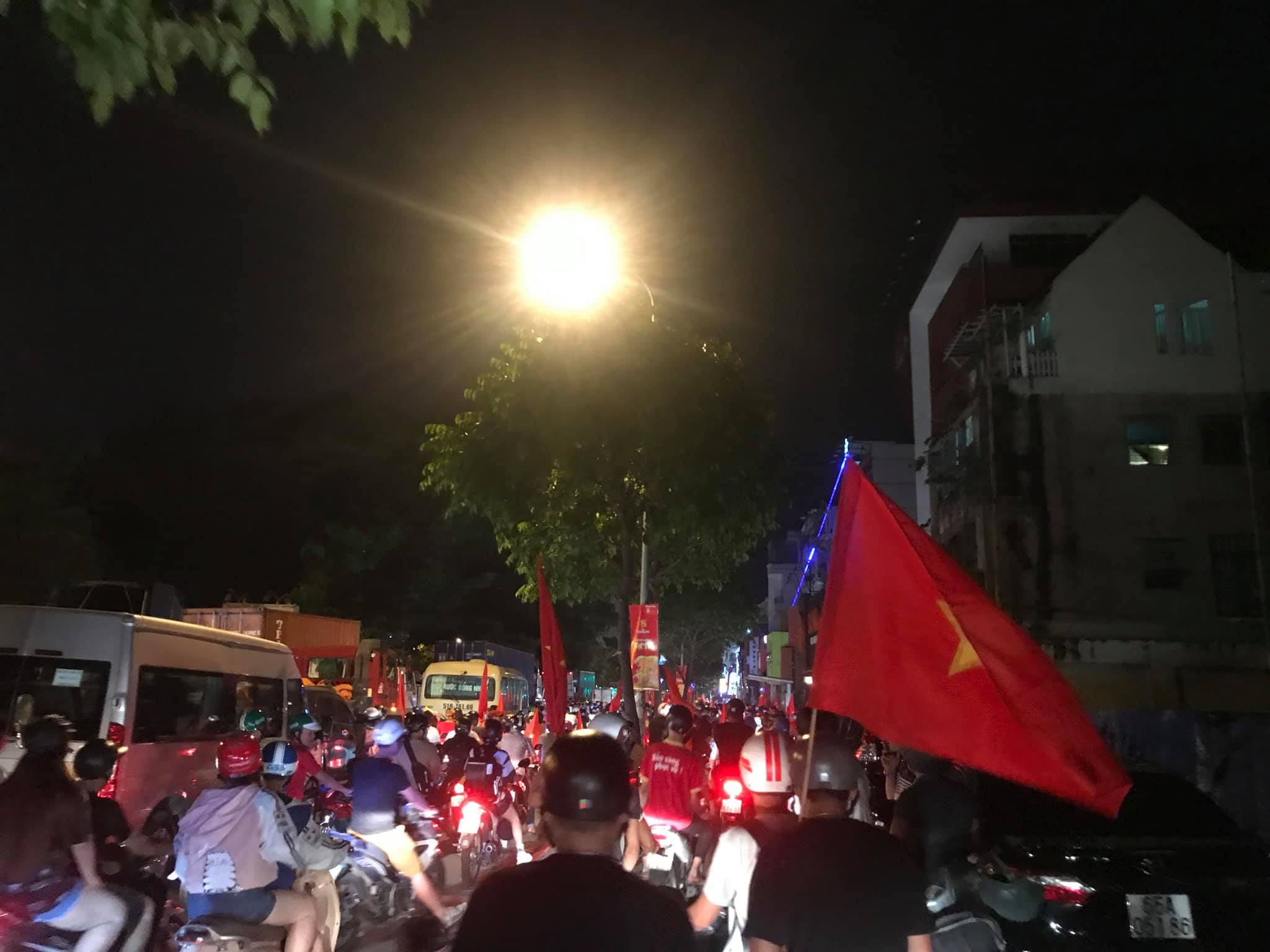 Sao Viet mung doi tuyen chien thang anh 12