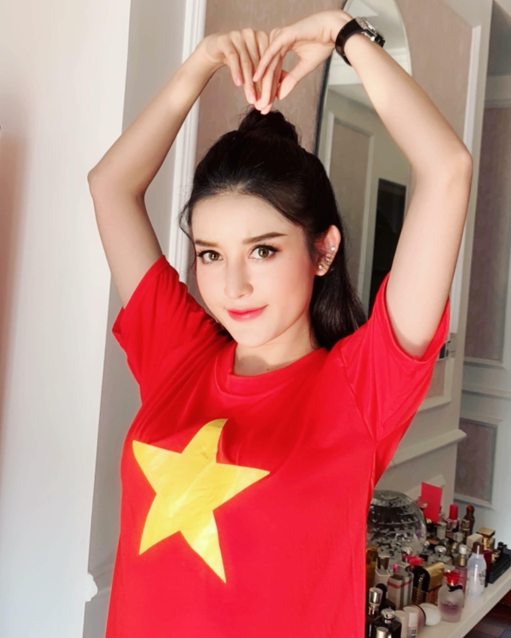Sao Việt mừng khi Việt Nam vào chung kết AFF Cup ảnh 2 Sao Viet mung khi Viet Nam vao chung ket AFF Cup anh 2