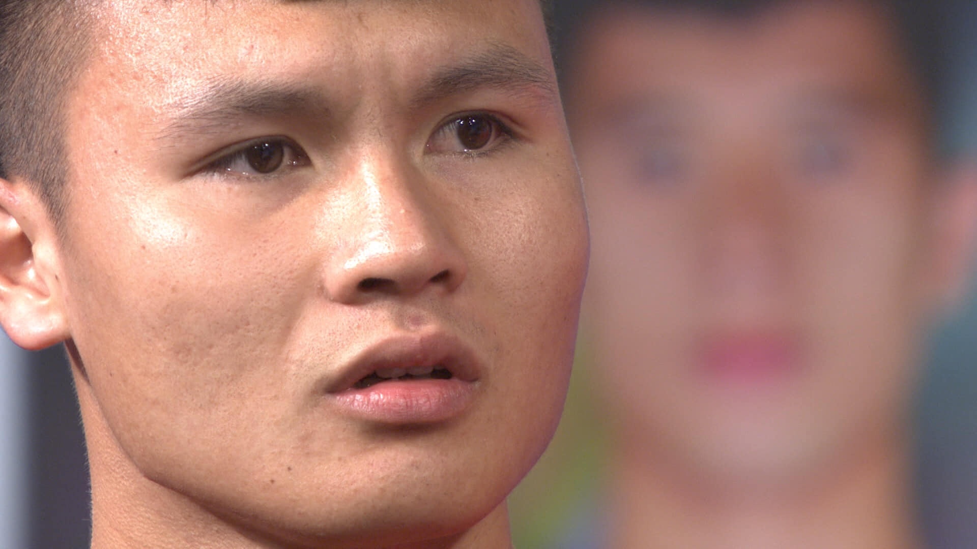 Cac cau thu khoc truoc cau be 4 tuoi anh 2