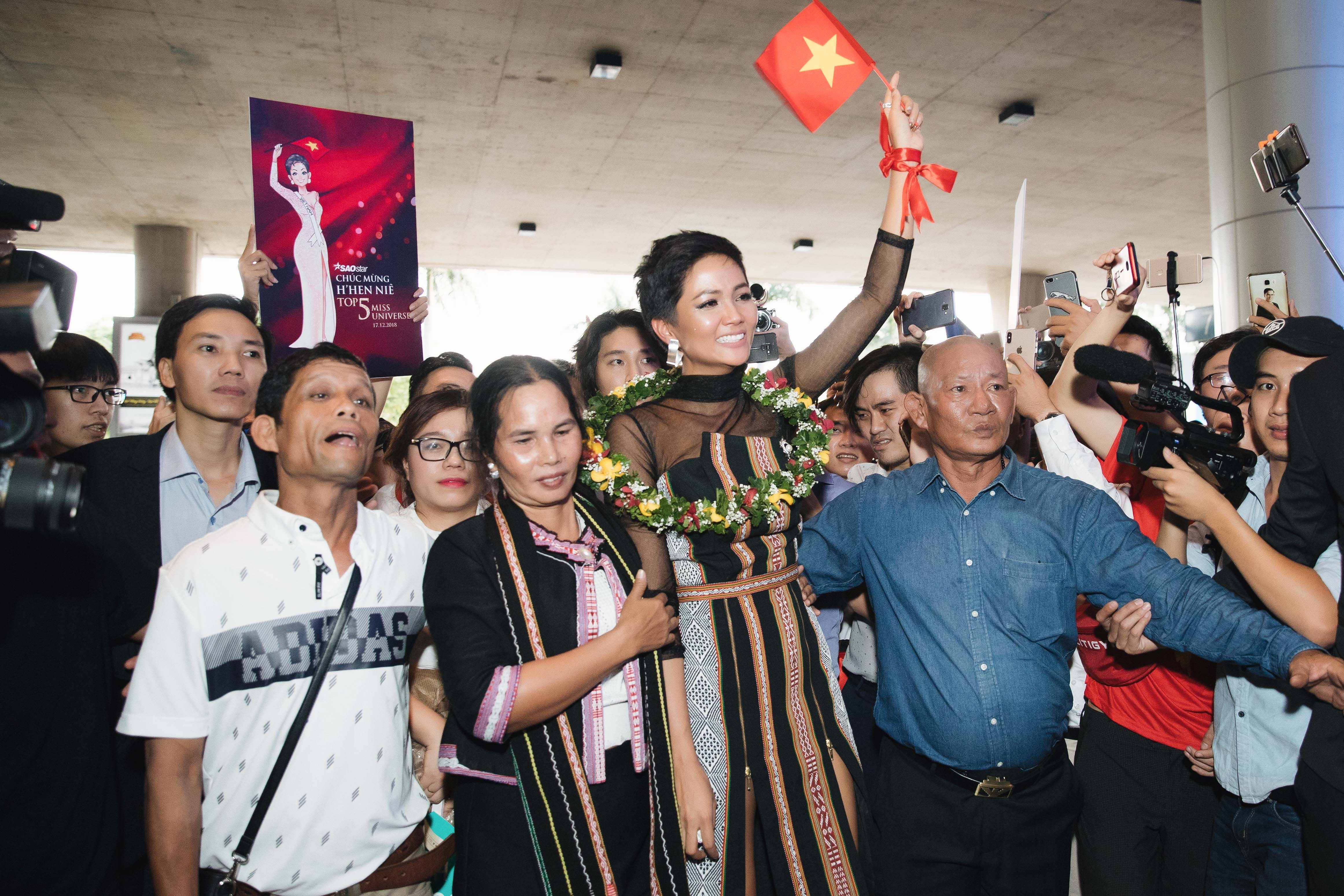 H'Hen Nie ve Viet Nam anh 3