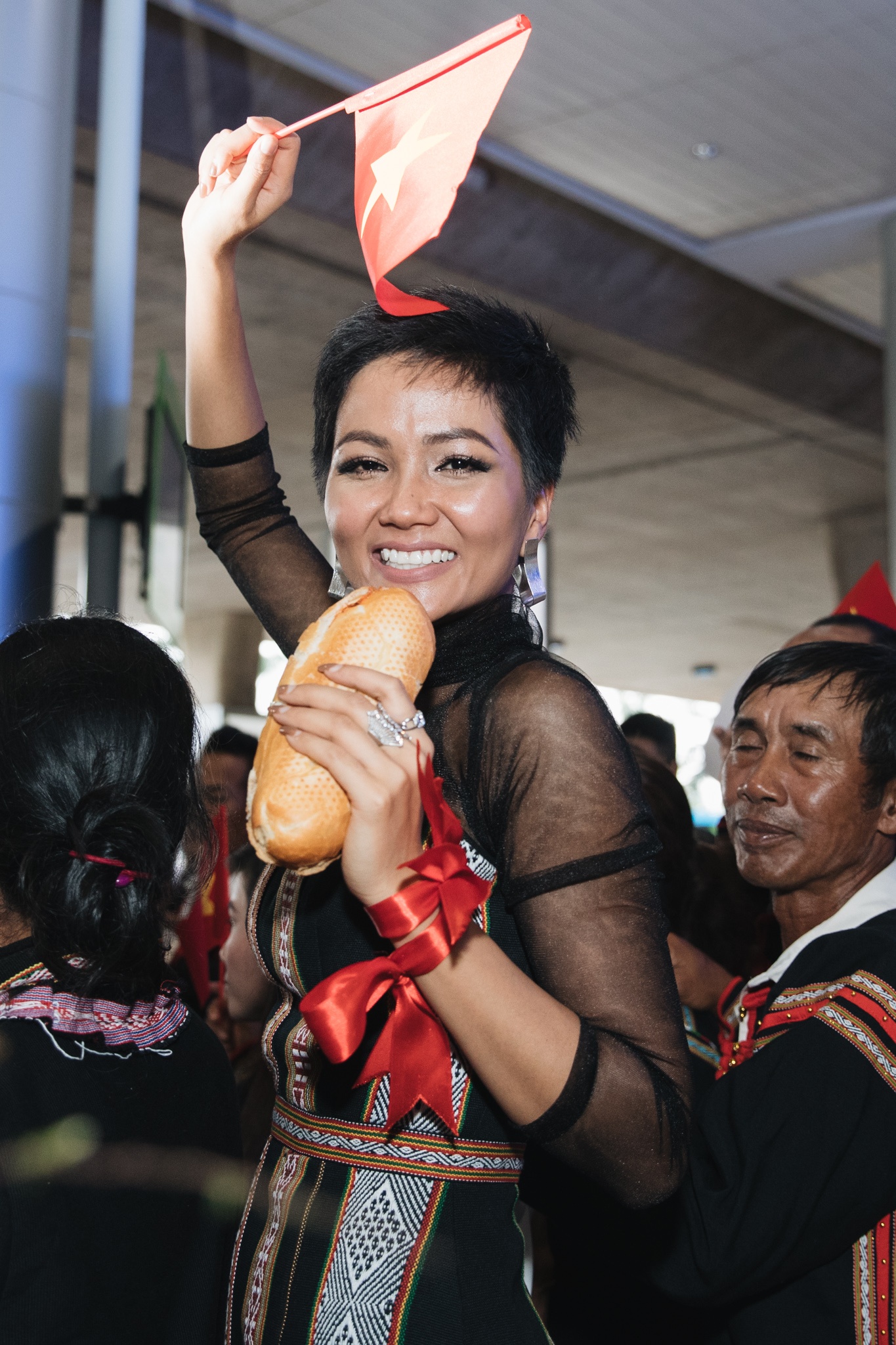 H'Hen Nie ve Viet Nam anh 2