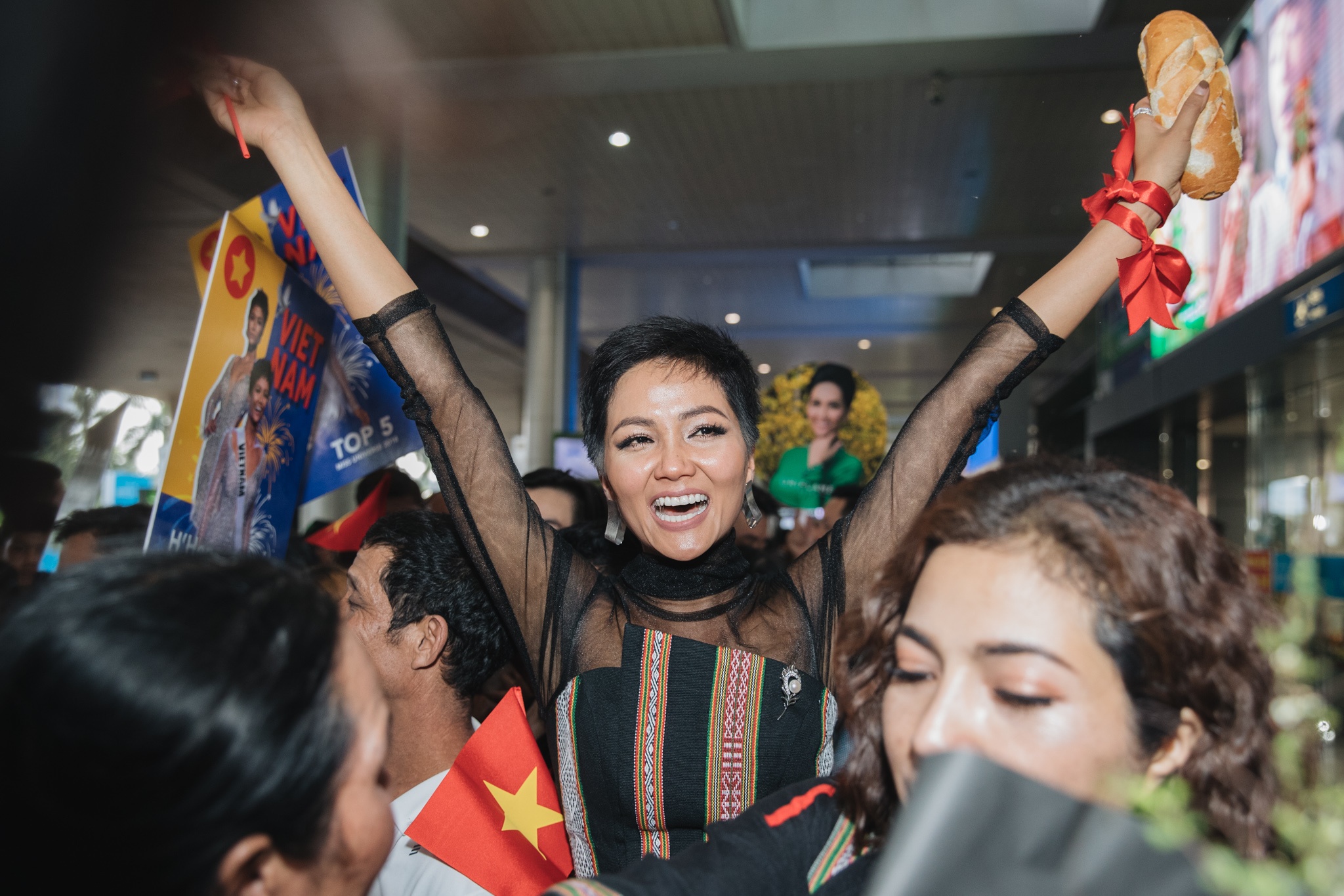 H'Hen Nie ve Viet Nam anh 1