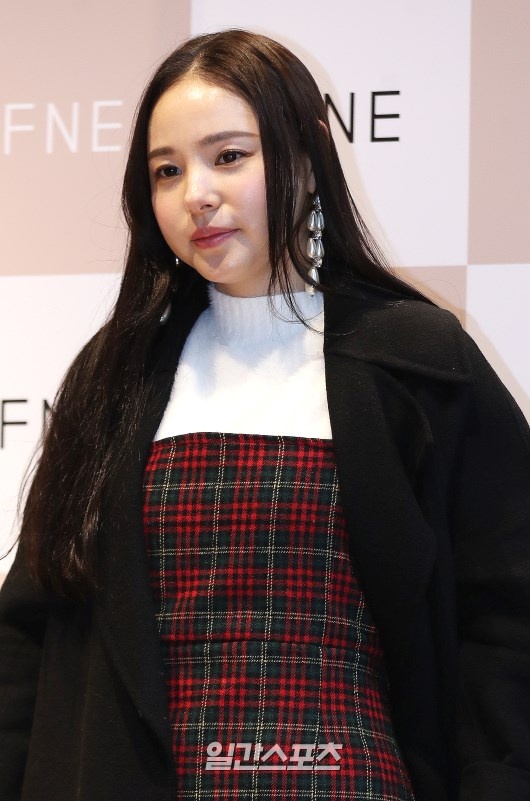 Nguoi dep goi cam Min Hyo Rin phat tuong sau khi c anh 2