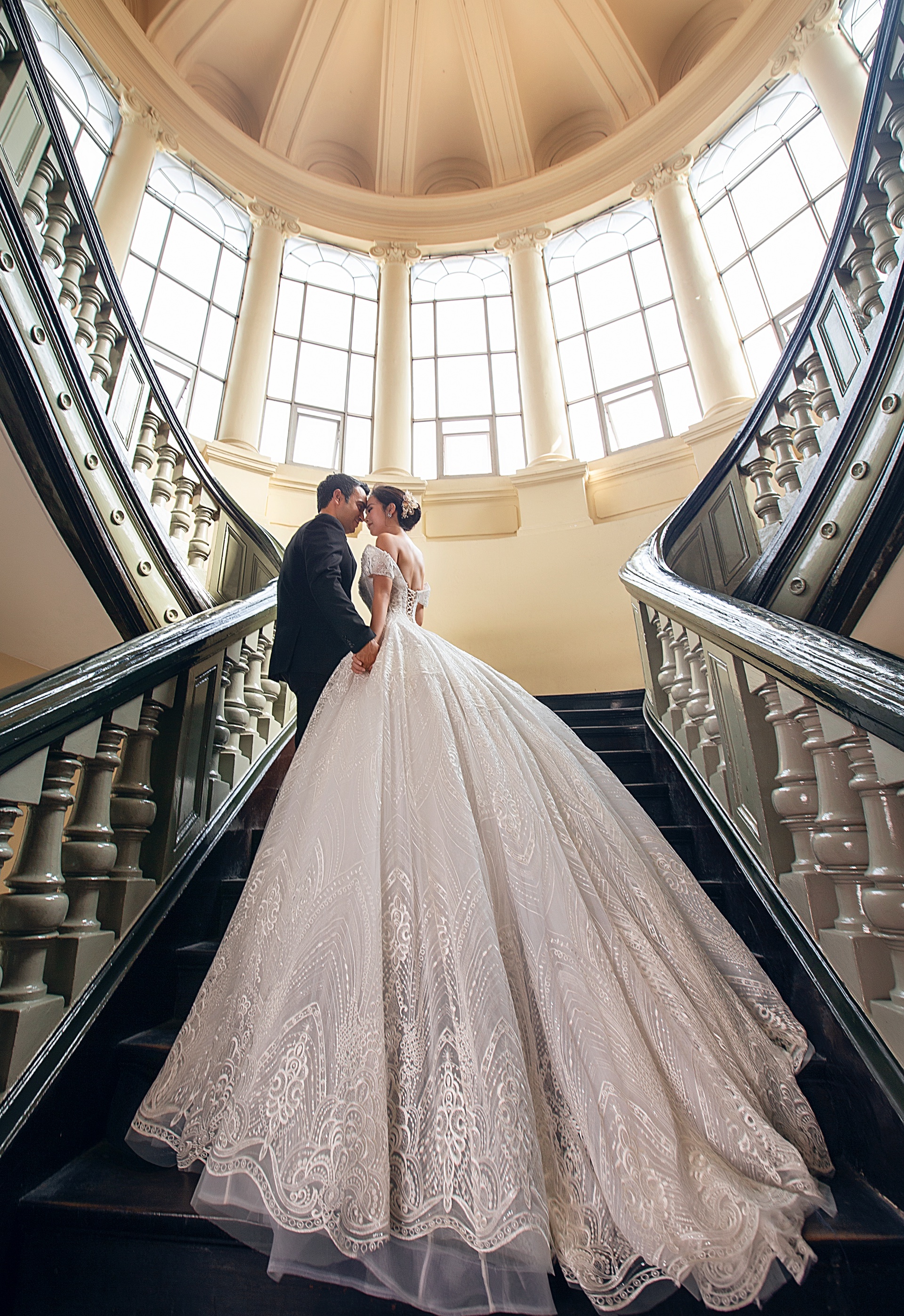 Vo Ha Tram cuoi anh 7