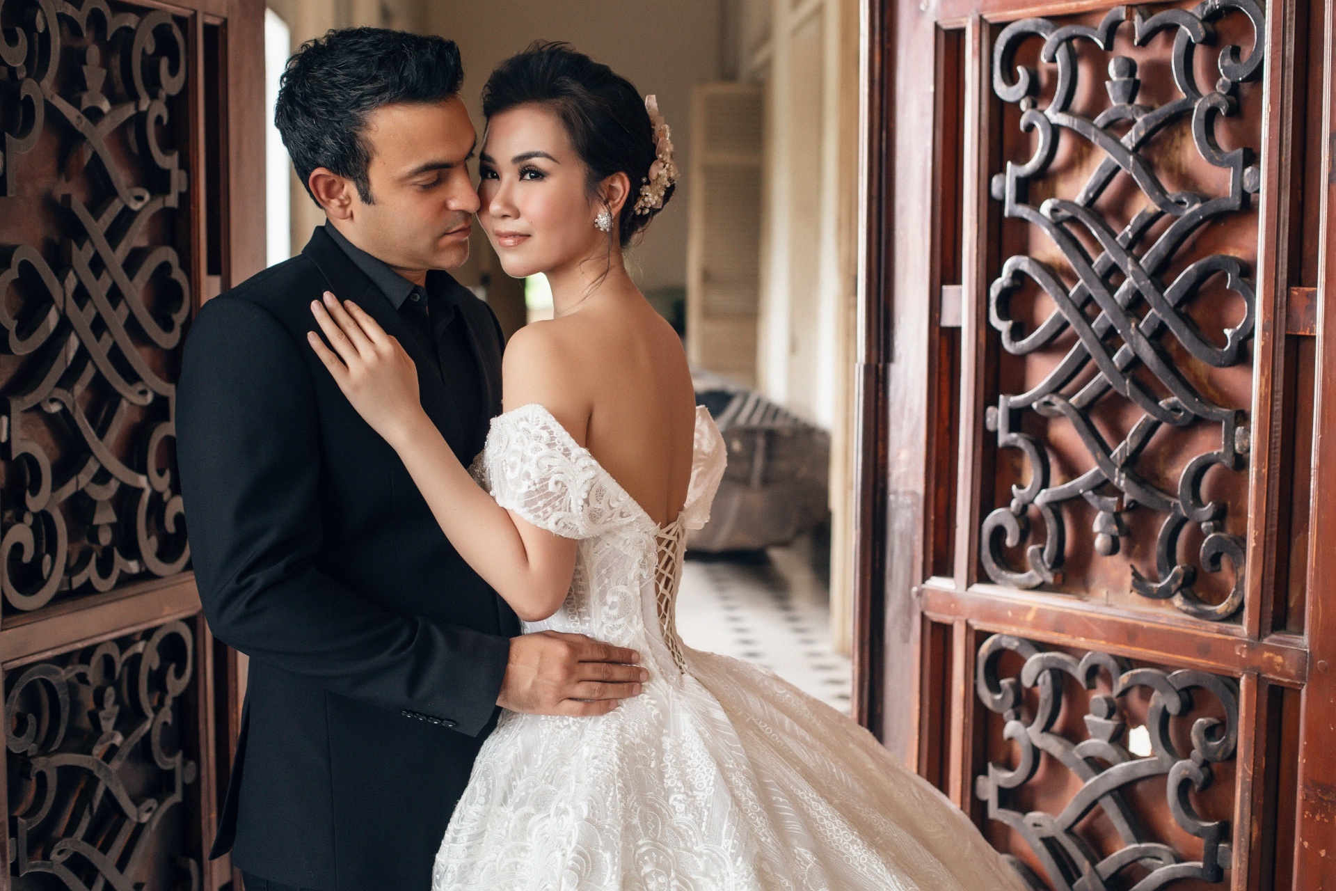 Vo Ha Tram cuoi anh 3