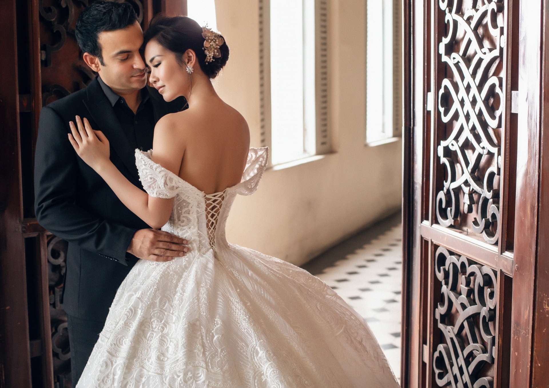 Vo Ha Tram cuoi anh 4