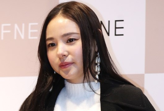 'Nu than goi cam' Min Hyo Rin phat tuong sau khi cuoi Taeyang hinh anh