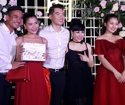 Dan nghe si Viet du le cuoi cua Truong Nam Thanh trong dem Noel hinh anh