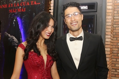 Ban gai Johnny Tri Nguyen co chong co con anh 1