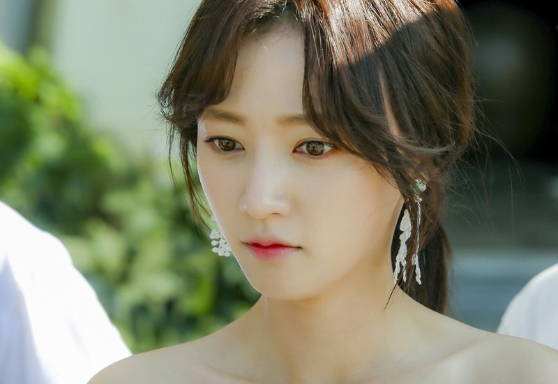 Nguoi dep Han co nguy co bi quyt cat-xe vi phim khong co khan gia hinh anh