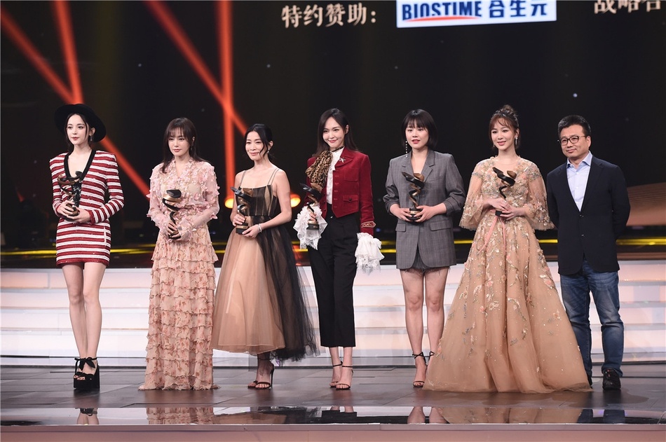 Giai thuong Weibo anh 8