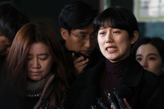 Tan cong tinh duc o showbiz Han anh 1