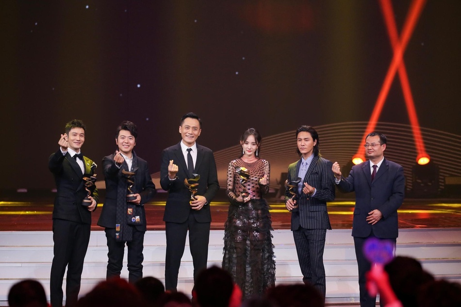 Giai thuong Weibo anh 9