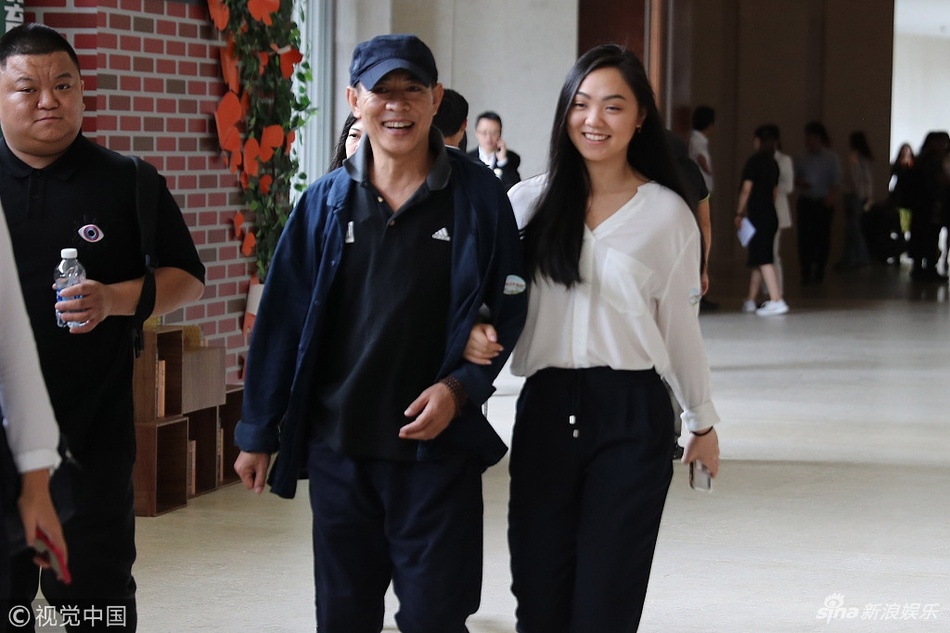 Lý Liên Kiệt bên con gái ảnh 1 Ly Lien Kiet ben con gai anh 1