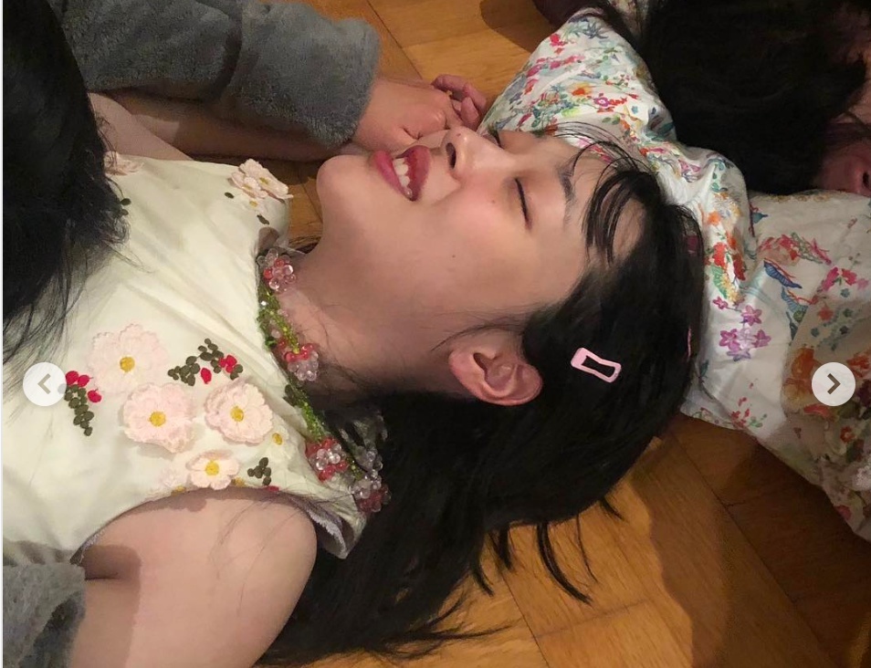 Sulli noi gi ve loat anh phan cam, say xin trong tiec mung nam moi? hinh anh