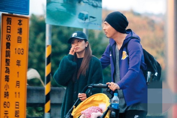 Châu Du Dân xuất hiện bên vợ con ảnh 1 Chau Du Dan xuat hien ben vo con anh 1